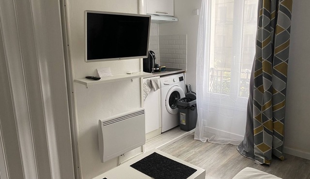 Studette à Bagnolet, Très Proche Paris