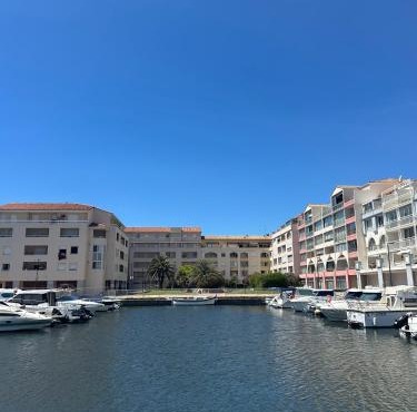 Studette sur la Marina, plage à 5 minutes