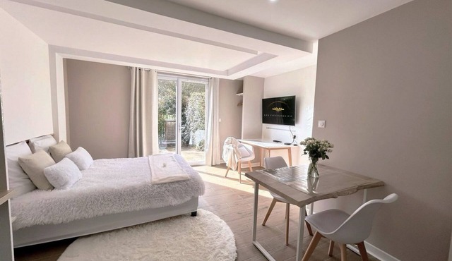 Studio-Comfort-Ensuite with Bath-Terrace