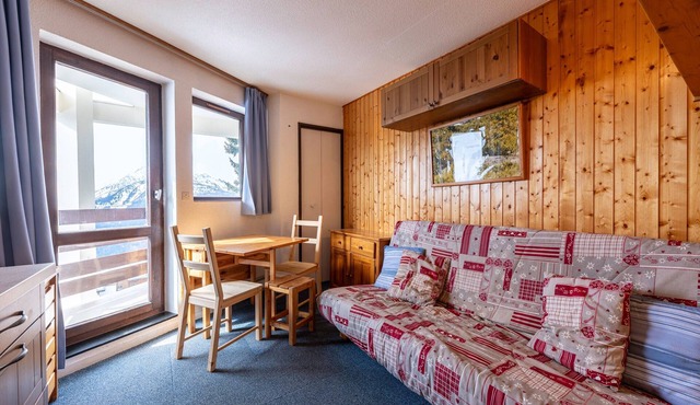 Studio 'Les Bouquetins A' with South-facing Valley View and Balcony