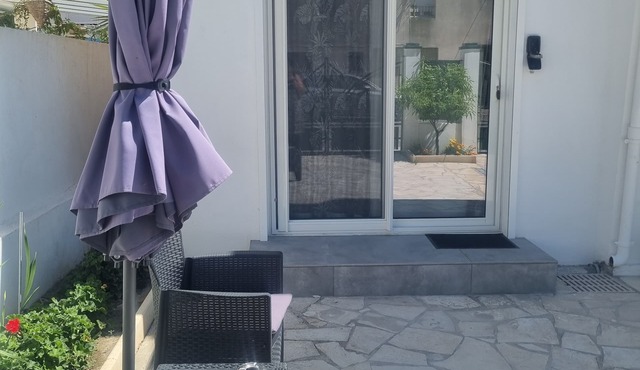 Studio 30 meters, close to marina