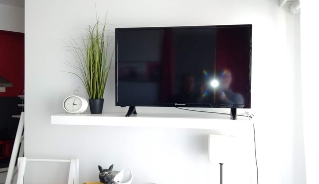 Studio for 2 with sea view close to town center.
