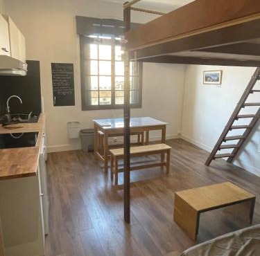 Studio climatisé au centre du village