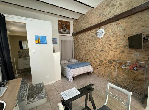 Studio à Le Boulou centre ville- pour 2 - petit prix- Juillet-aout réservation d'1 semaine minimum-check in 17-19h