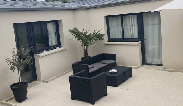 Studio à Louer Style Loft Cuisine Équipée Salle de Bain Avec Douche