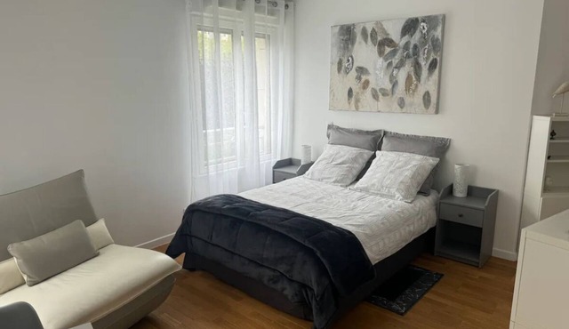 Studio à Puteaux Proche de Paris La Défense Arena