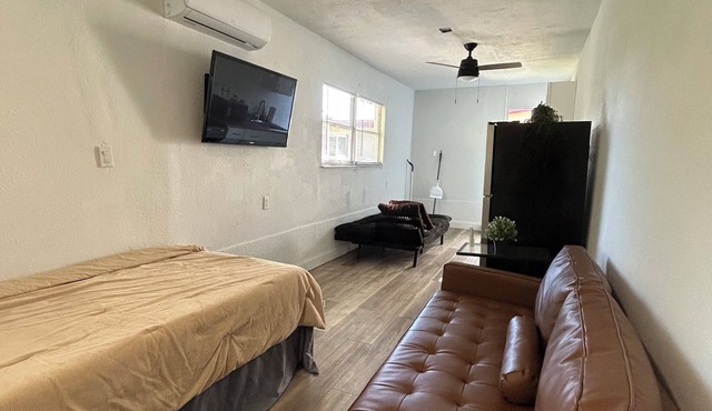 Studio 1 bath cozy apartment nin Sunrise, FL