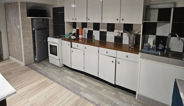 Studio 1 Chambre, Cosy au Calme. Salle de Bains, WC Séparé et Grande Cuisine