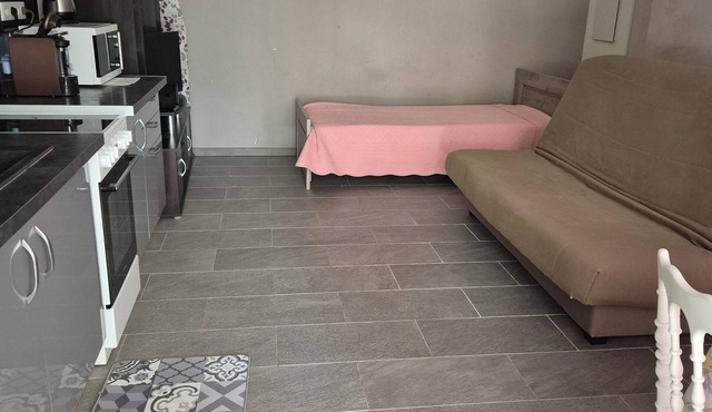 Studio 10 min from the beach for 3 people