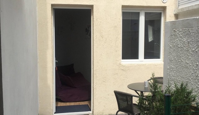 studio 100 meters from the beach