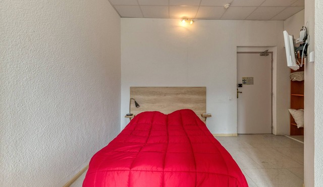 Studio '109' with Shared Pool, Shared Terrace and Wi-Fi