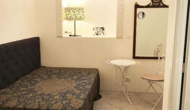 Studio 11T Sleeps 2 with WiFi