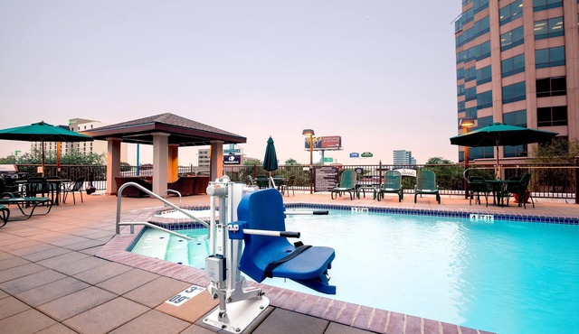 Studio 15 Minutes from the Alamo! | Free Breakfast + Outdoor Pool and Hot Tub
