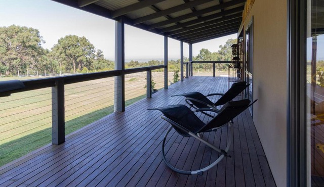 Studio 165 Hidden Gem on 50 acres with bay views