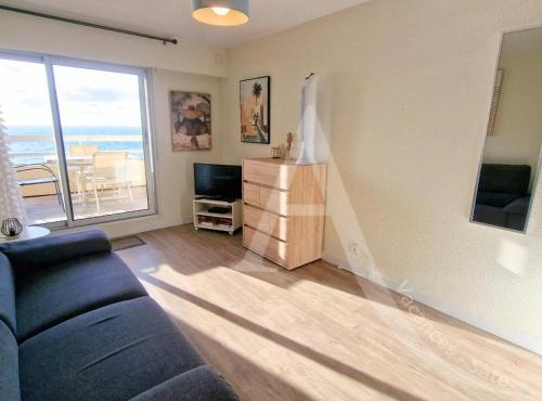 STUDIO 1ERE LIGNE MER AVEC PKG QUARTIER CORNICHE