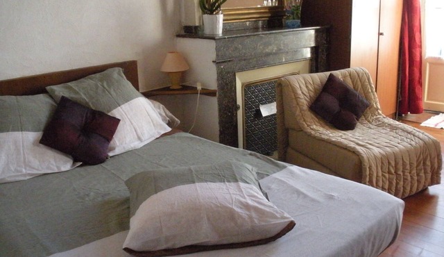 Studio 1st floor retro with balcony in 19th century house, next to thermal baths