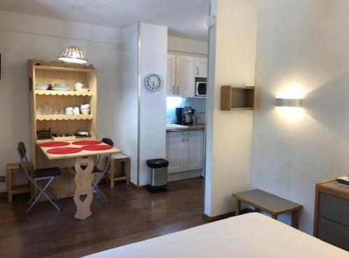 Studio 2* avec Balcon et Loggia à Brides-les-Bains - FR-1-512-228