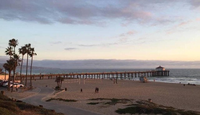 Studio 2 blocks to Beach w/Parking - Close to LAX