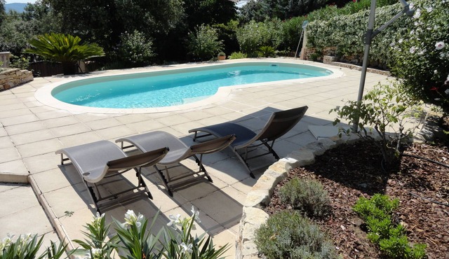 STUDIO 2 INDEPENDENT PERS WITH SWIMMING POOL