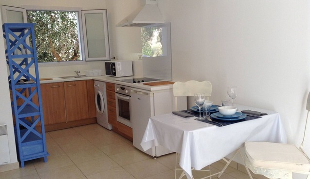 Studio 2 km from the beach wifi and parking