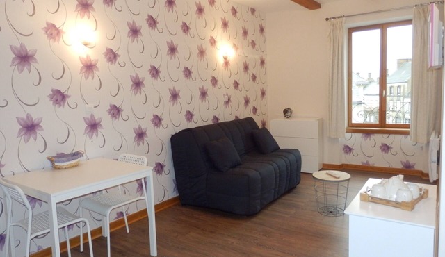 Studio 2 people at the gates of Cézallier