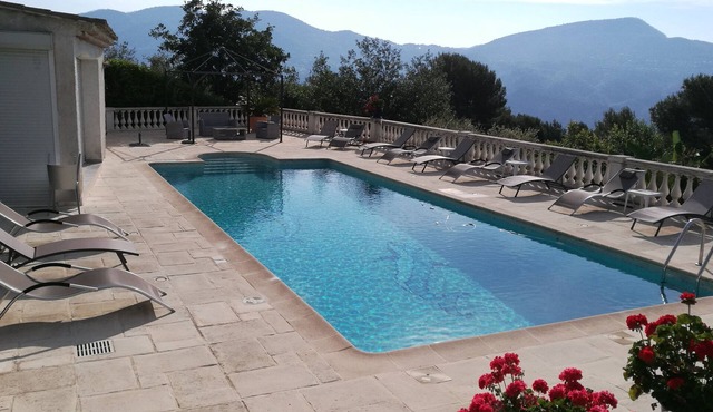 Studio 2 people in peace