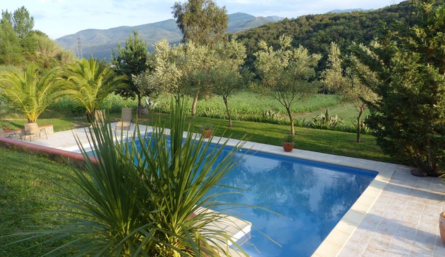 Studio 2 people in the countryside with direct access to the pool and garden.