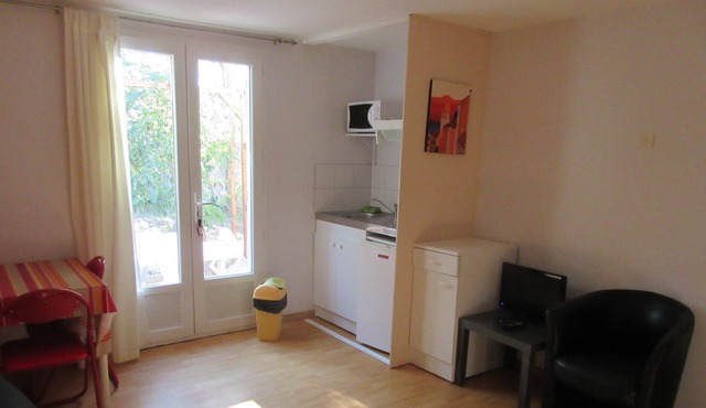 Studio 2 people near the beach in Saint-Cyprien wi-fi terrace ground floor