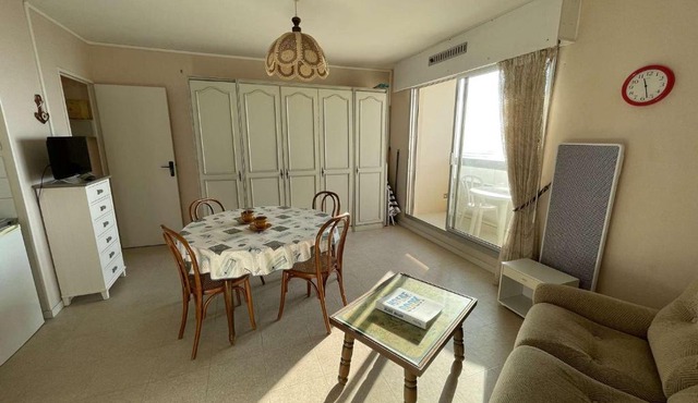 Studio 2 pers, balcon, parking, plage à 200m - FR-1-224C-442