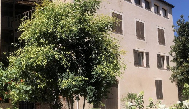 Studio 2*, place Saint Priest, first floor