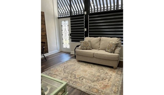 Studio #2 - Stylish 1 bedroom studio apartment