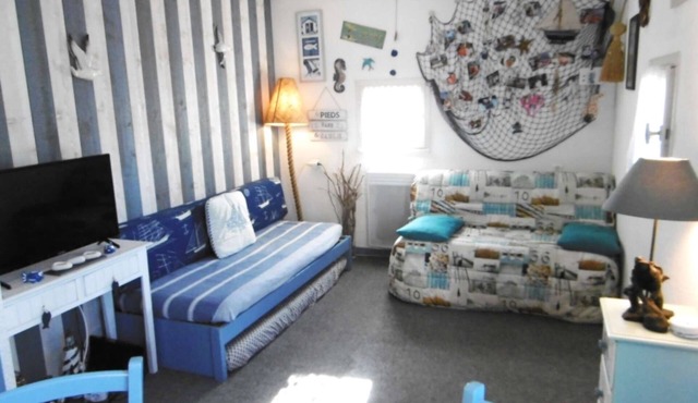 Studio 2 to 3 people 300 m from the beach