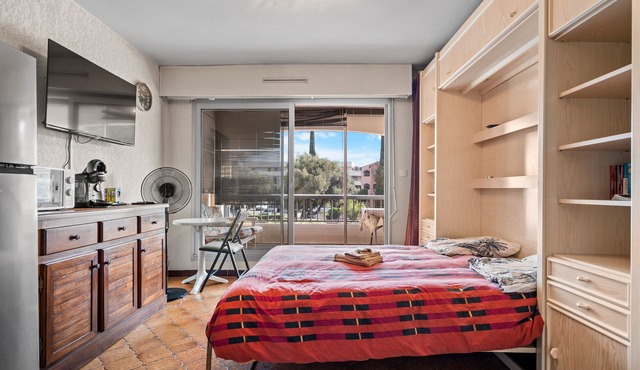 Studio '200m from the Beach'