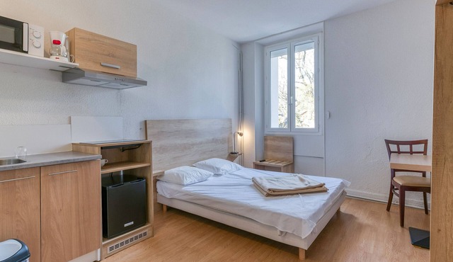 Studio '210' with Shared Pool, Shared Terrace and Wi-Fi