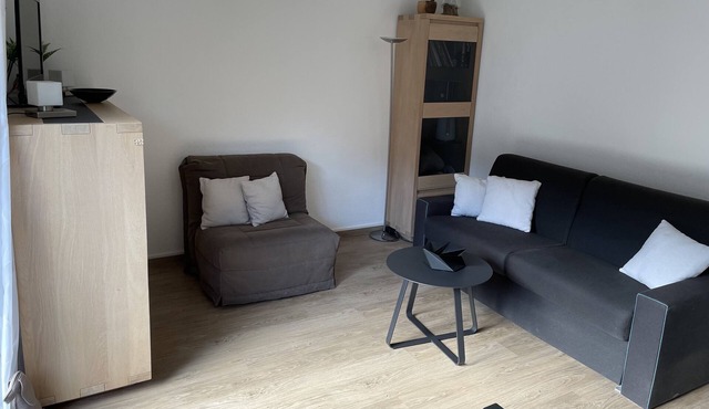 Studio 21m²- 2* - city center- wifi - balcony - private parking - linen included