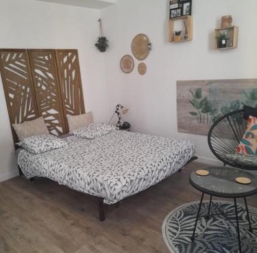 Studio 23 m2, proche centre, calme, WIFI, pk
