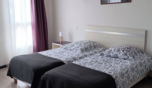 Studio 24m2 on 4th floor (elevator), wifi 5G, next to SNCF train station