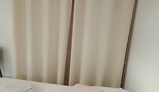 Studio 28 m square, garden level, no works.