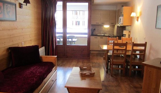 Studio 28m² avec Balcon WiFi et Parking à Brides-les-Bains, 4 Couchages - FR-1-512-89