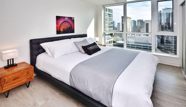 Studio 2BR Apt with GYM, Close to CN Tower