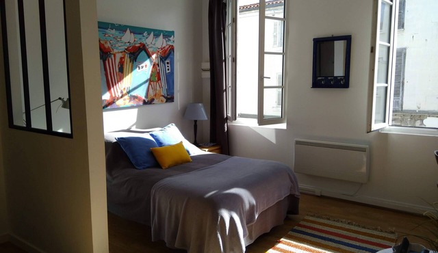 Studio 30 m² classified 2 * full downtown Rochefort