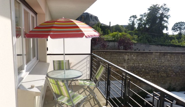 Studio 30 m² Proximité Immédiate des Cures, Ascenseur , Balcon, Parking Privatif