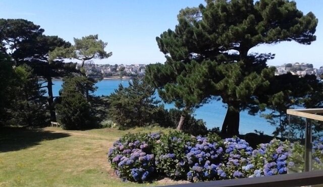 STUDIO 30 m2 sea view with terrace in private park