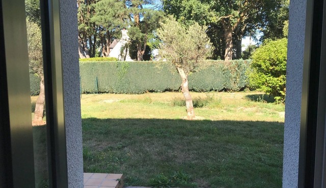 Studio 35m² with large garden, train station 5 min, parking, wifi THD, near beach