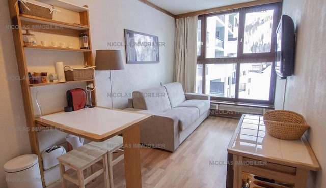 STUDIO 4 PEOPLE FRONT DE NEIGE/SHOPPING MALL