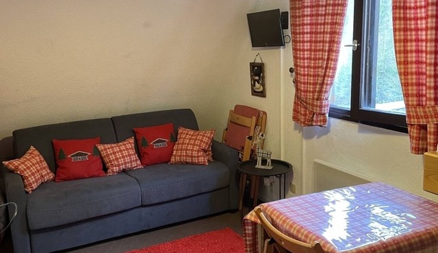 Studio 4 people Le Pleynet/Les 7 Laux at the foot of the slopes (120kms of slopes)