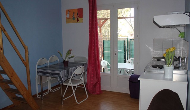 Studio 4 pers ground floor, large garden terrace close to the sea and shops