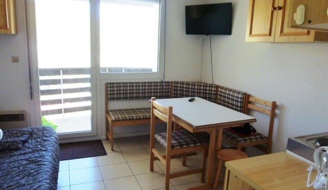 Studio 4 pers, proche pistes avec balcon et parking - FR-1-602-42