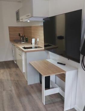 Studio 5 moderne avec WiFi et stationnement