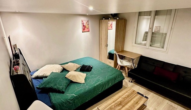 Studio 5 minutes from the Tour ei